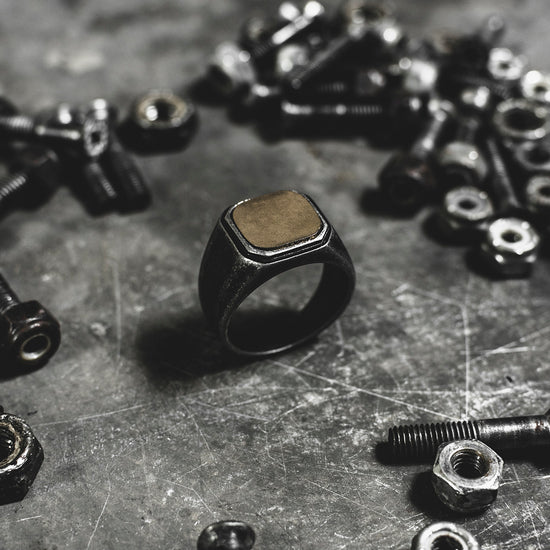 The Old Gold Ring – Rust 1894
