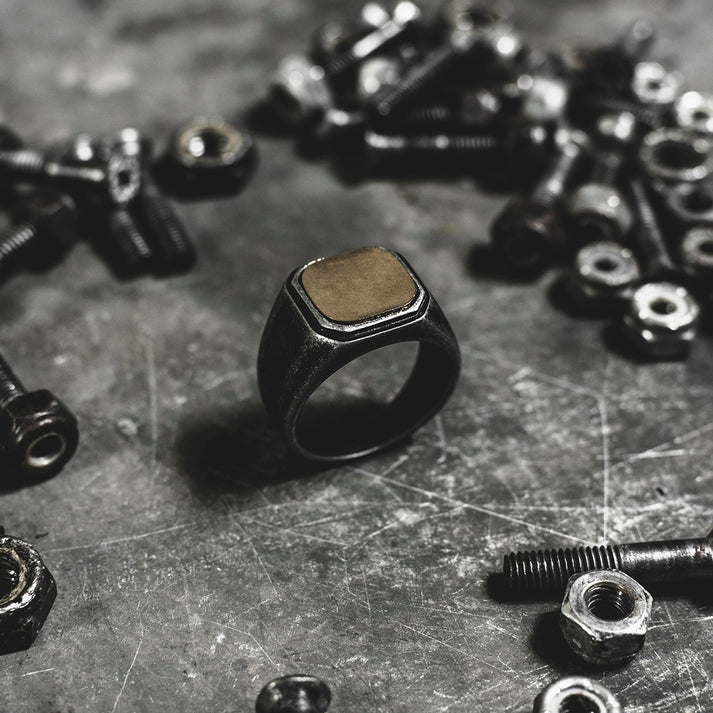 The Old Gold Ring – Rust 1894